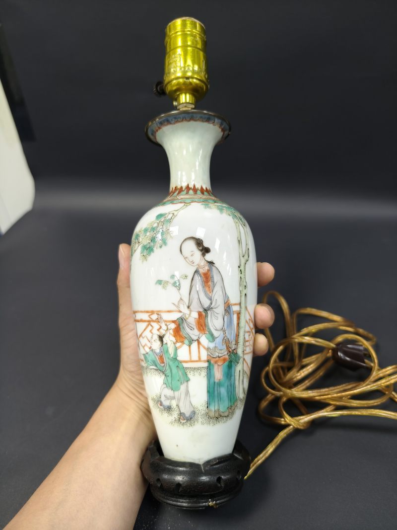 清晚期  五彩教子图莱菔瓶 - 图3