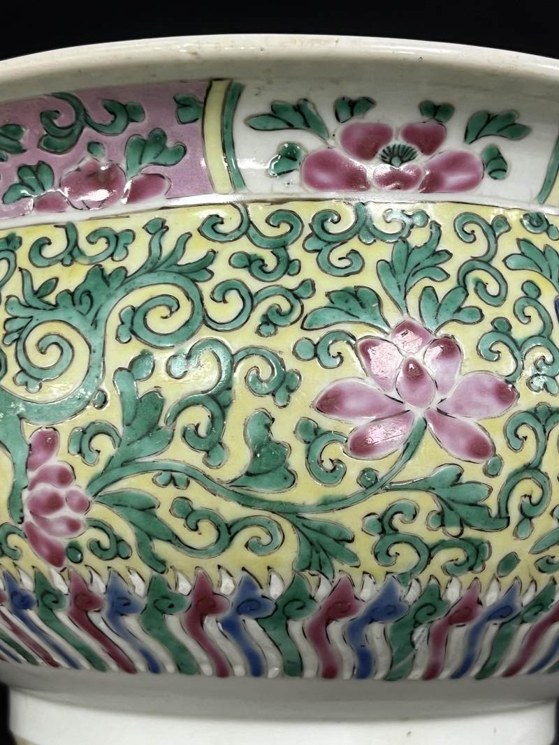 清康熙  黄地粉彩穿花螭龙纹炉 - 图8