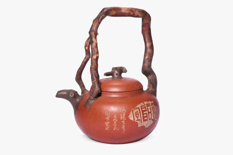 近代  束金寿制泉石铭句巧色东坡提梁壶（木质提梁）