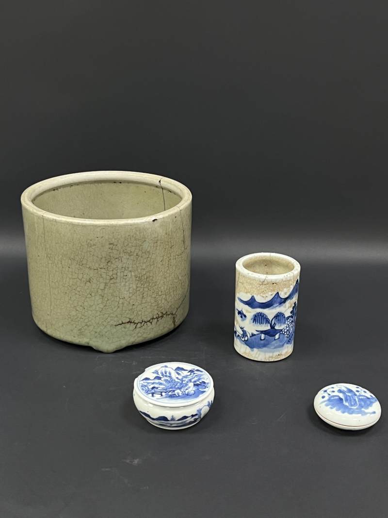 清  青花、仿哥釉青花、青釉瓷器四件 - 图2