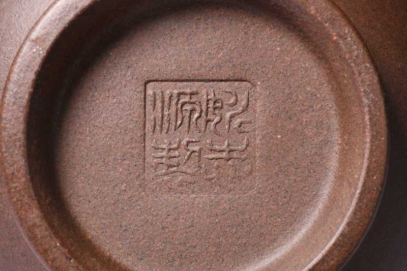 当代  名家款桃报春壶 - 图10