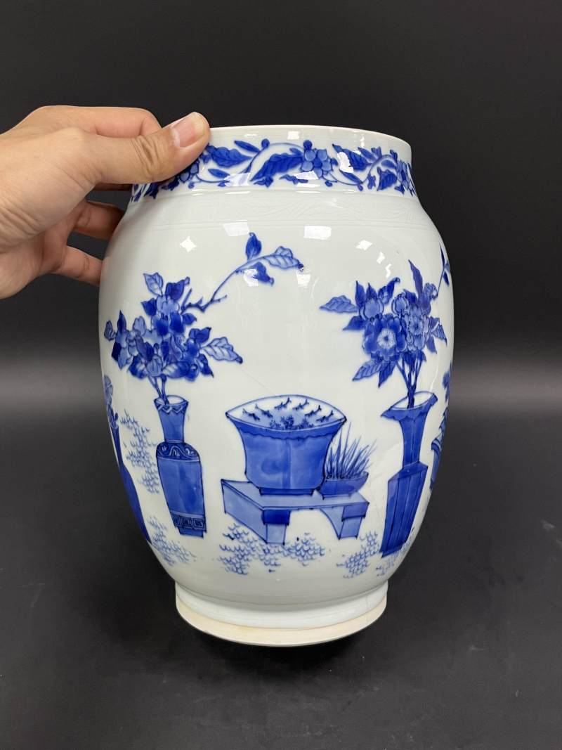 明崇祯  青花博古瓶花纹莲子罐 - 图2
