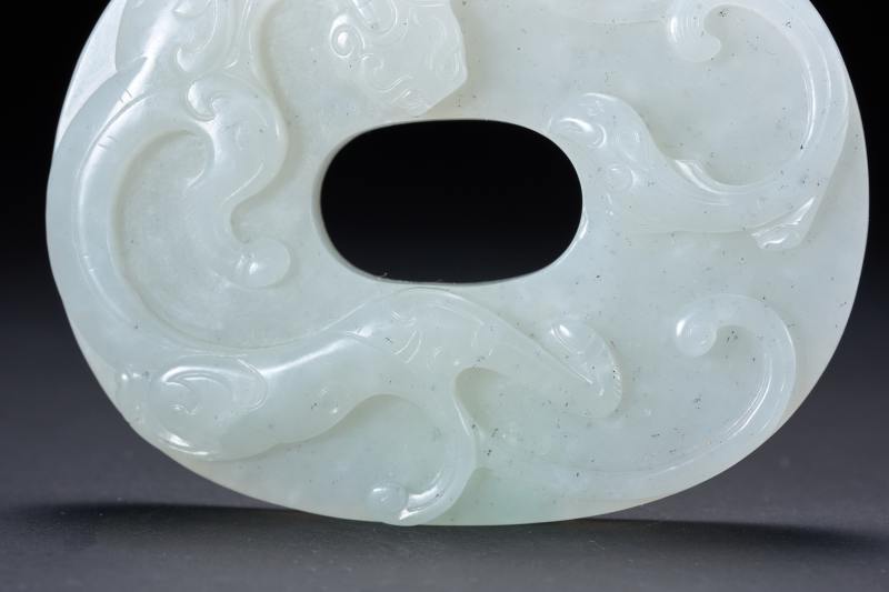 清中期  白玉浮雕龙凤纹椭圆璧 - 图3