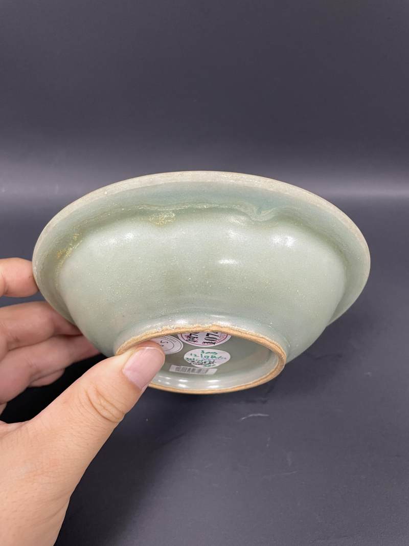 元  龙泉青釉菊瓣纹折沿盘 - 图5