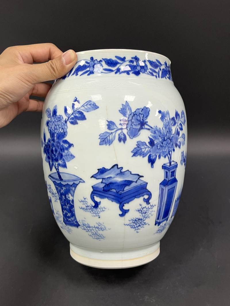 明崇祯  青花博古瓶花纹莲子罐 - 图4