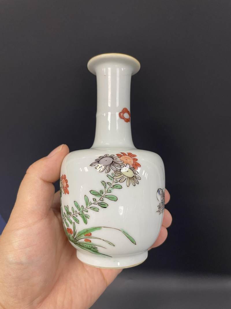 清康熙  五彩菊石图小棒槌瓶 - 图5