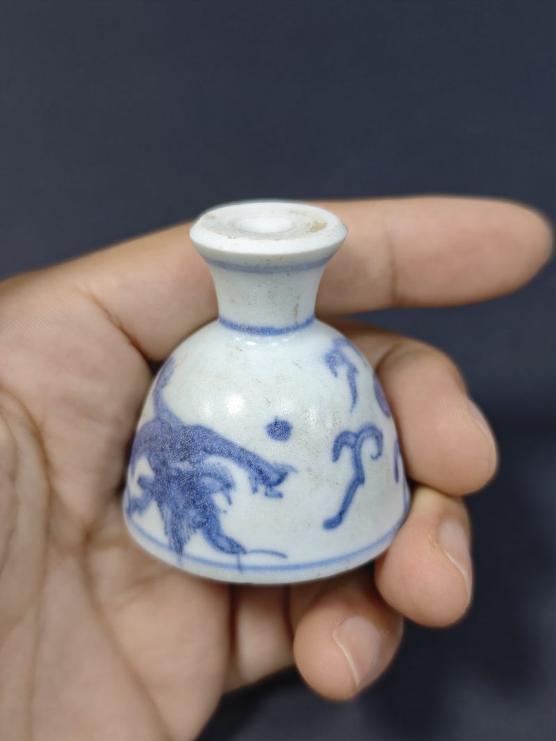 明末清初  青花云龙纹小高足杯、缠枝花卉纹印盒三件 - 图16