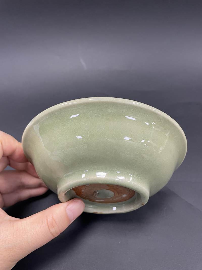 明早期  龙泉窑青釉暗刻花卉纹盘 - 图5