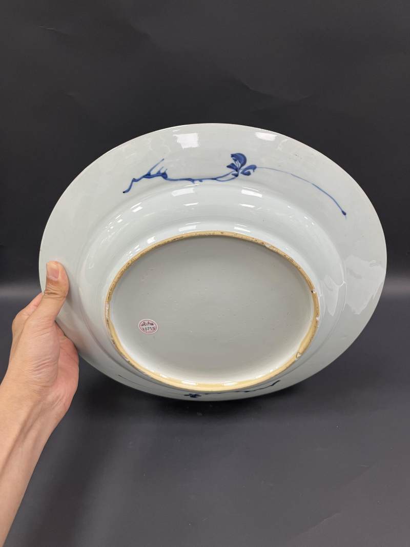 清康熙  青花暗刻花卉纹折沿大盘 - 图3