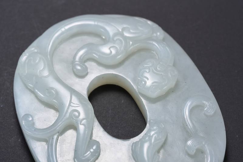 清中期  白玉浮雕龙凤纹椭圆璧 - 图6