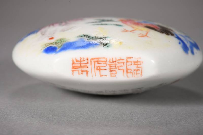 清乾隆  粉彩鸡缸诗文烟壶 - 图3