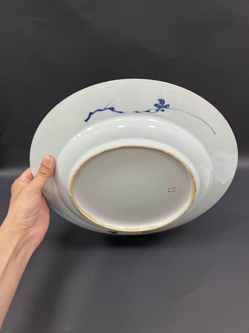 清康熙  青花暗刻花卉纹折沿大盘 - 图4