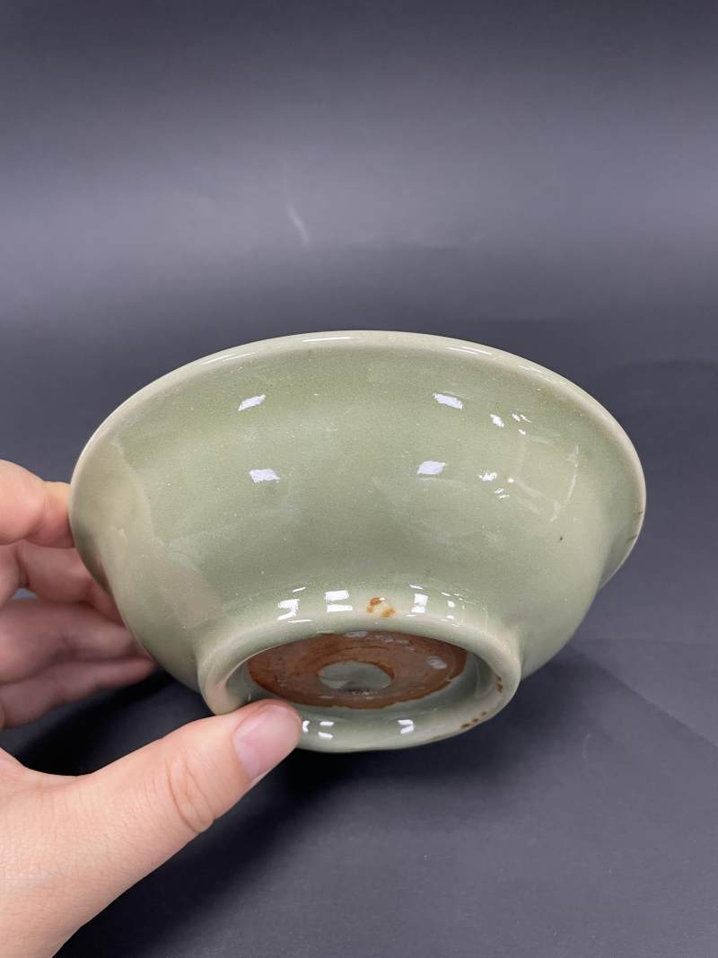 明早期  龙泉窑青釉暗刻花卉纹盘 - 图6