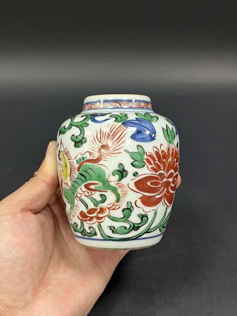清顺治  青花五彩连生贵子图将军罐、穿花狮纹小盖罐各一件 - 图7