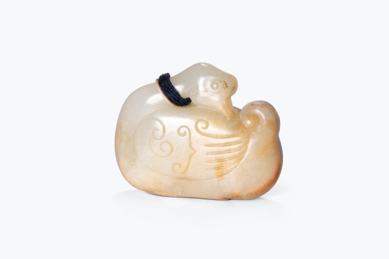 清  白玉留皮鹅形坠