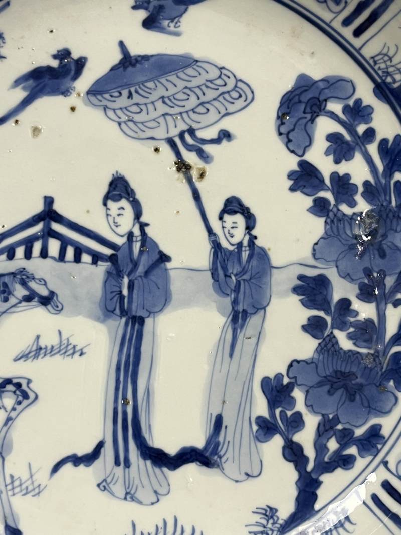清康熙  青花开光仕女图折沿大盘 - 图9
