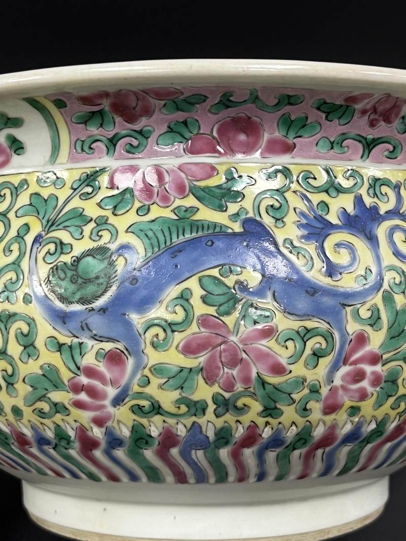 清康熙  黄地粉彩穿花螭龙纹炉 - 图9