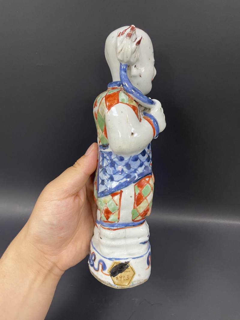 明万历  青花五彩持莲童子像 - 图4