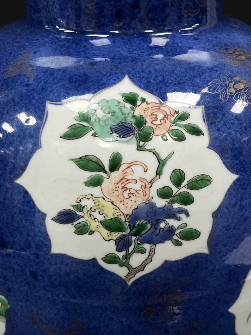 清康熙  洒蓝釉描金开光五彩山水花卉侍女图罐 - 图11