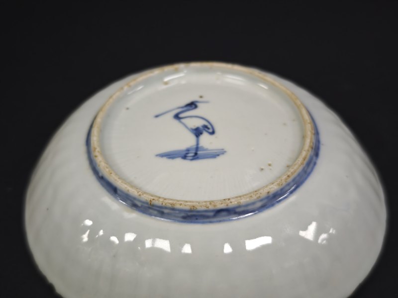 明万历  青花红绿彩花虫纹菊瓣盘 - 图8