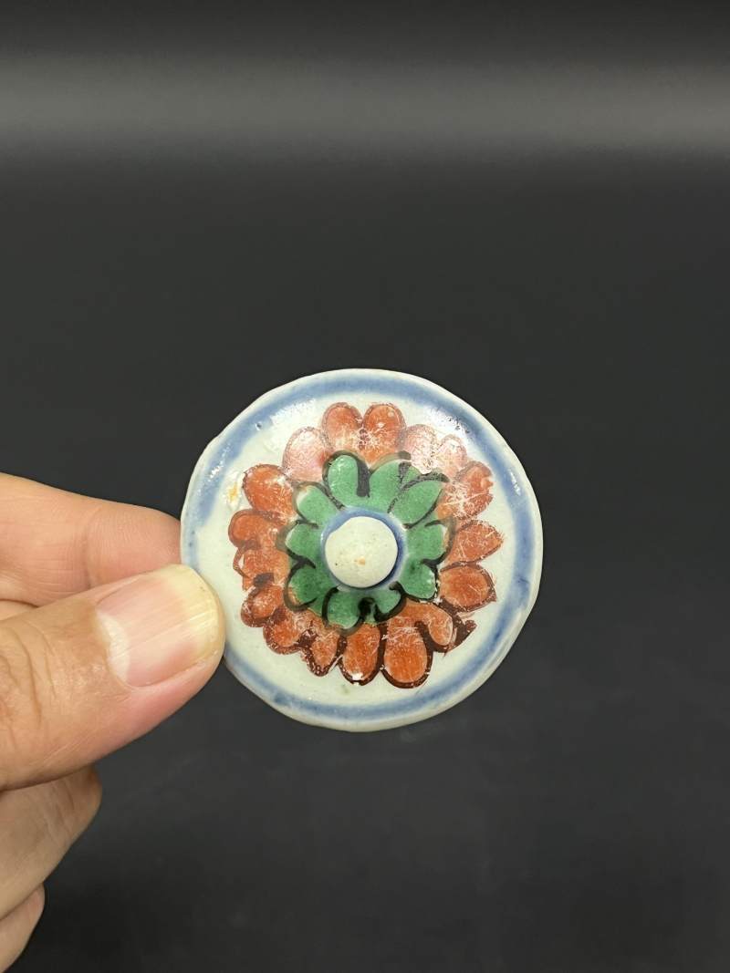 清顺治  青花五彩连生贵子图将军罐、穿花狮纹小盖罐各一件 - 图11