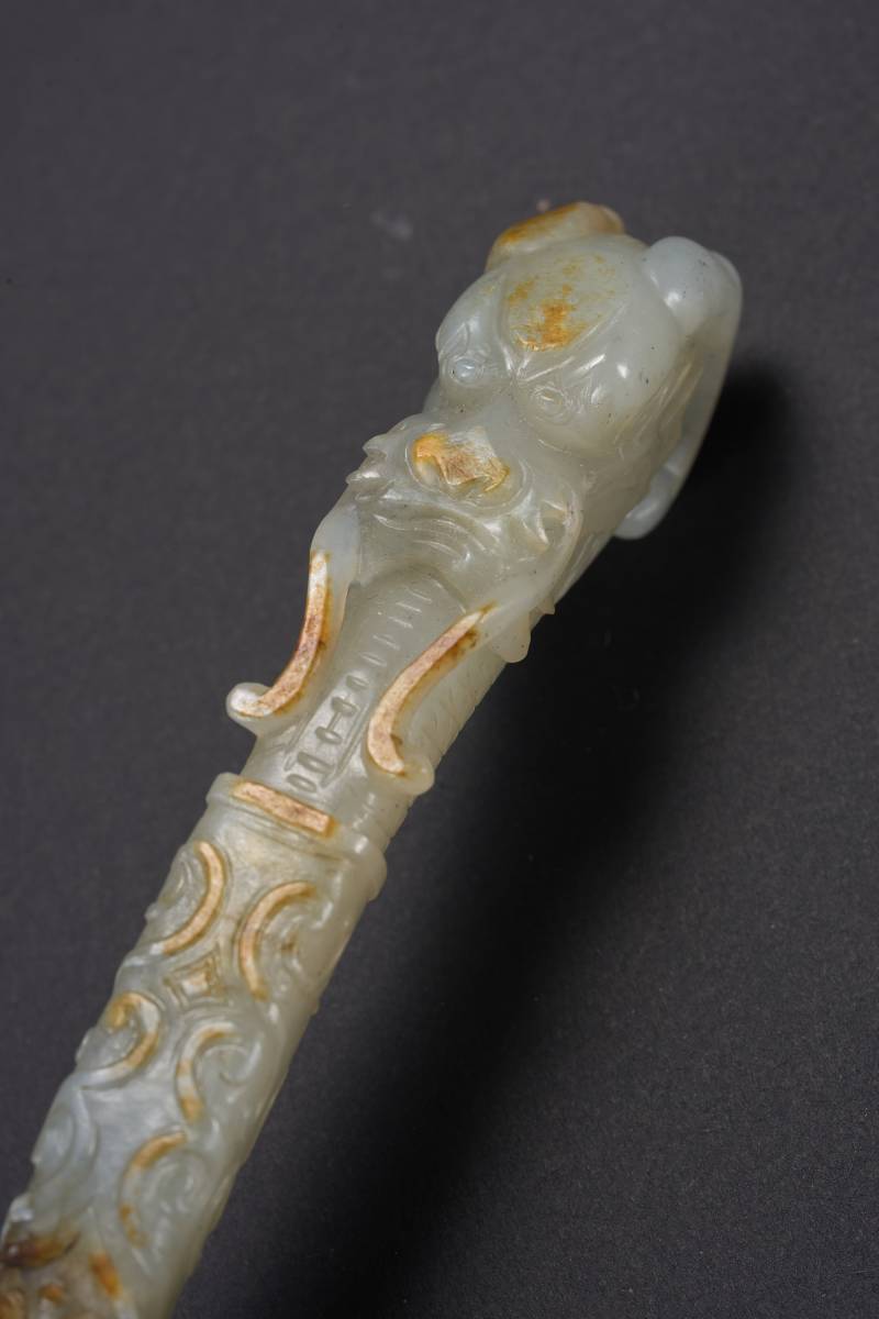 清中期  白玉带皮镶碧玉龙纹匙 - 图5
