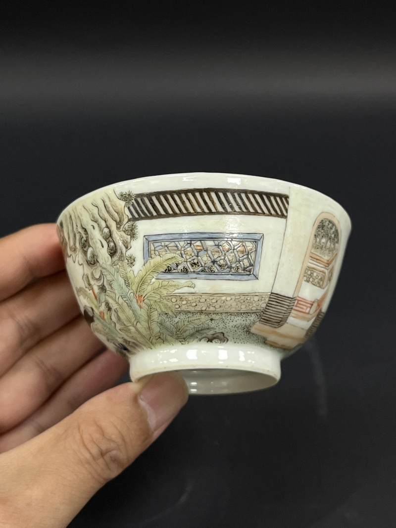 清乾隆  粉彩仕女对弈图茶圆一对 - 图4