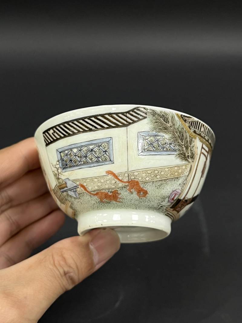 清乾隆  粉彩仕女对弈图茶圆一对 - 图5