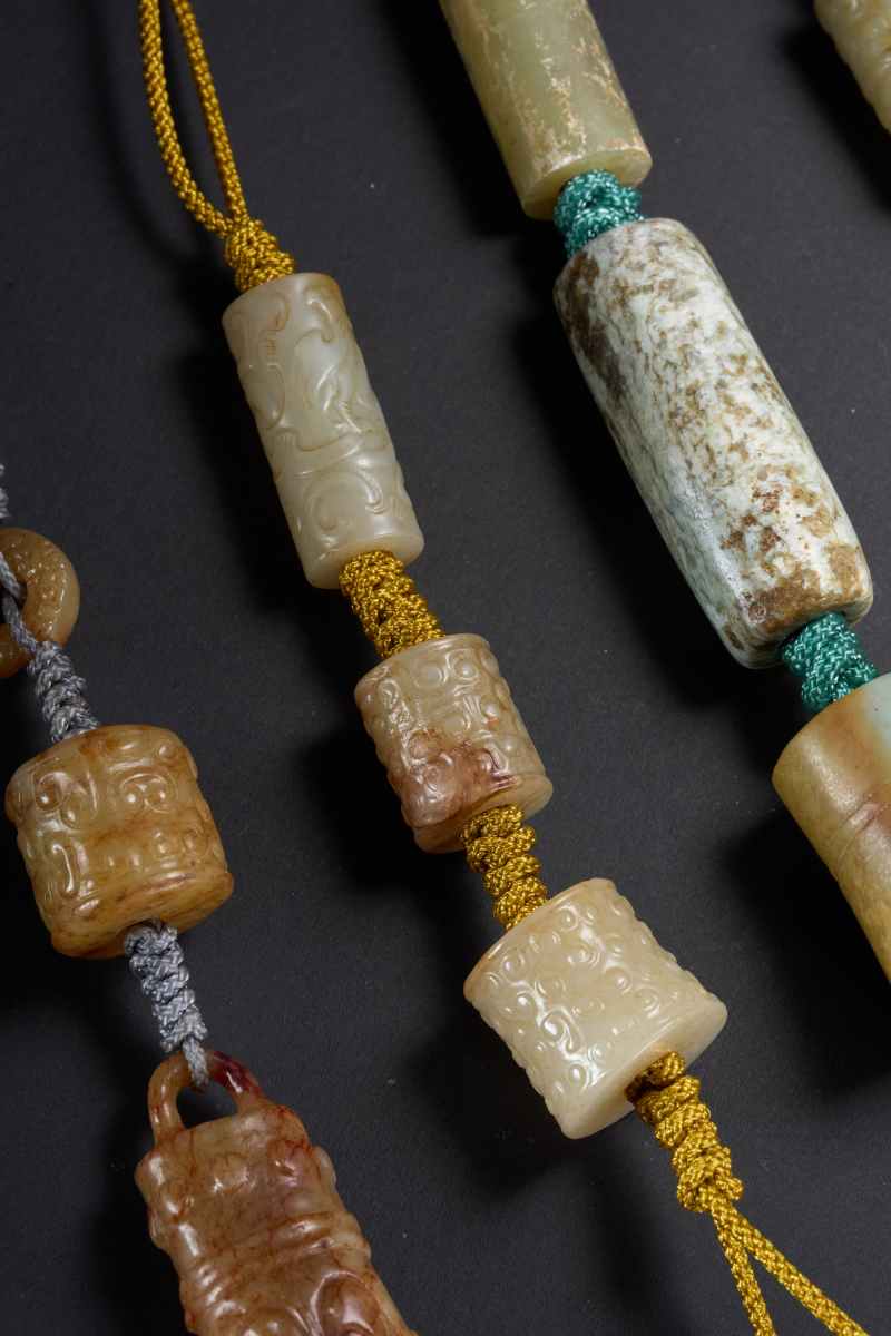 清  玉海棠环、龙纹璧、龙纹勒、龟钮印、动物、素勒子、玉环、毂纹勒子多宝串七件 - 图3