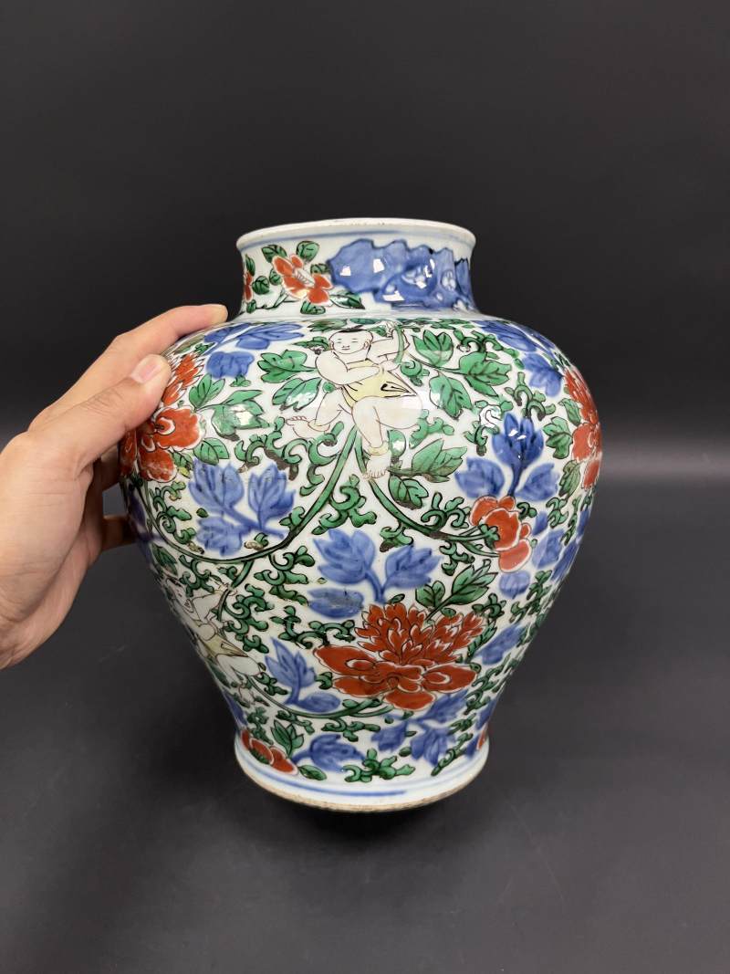 清顺治  青花五彩连生贵子图将军罐、穿花狮纹小盖罐各一件 - 图17