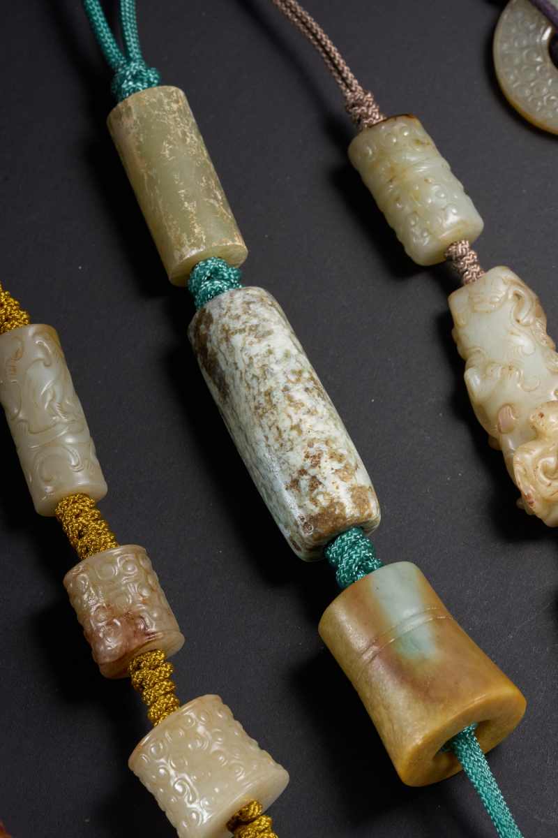 清  玉海棠环、龙纹璧、龙纹勒、龟钮印、动物、素勒子、玉环、毂纹勒子多宝串七件 - 图4