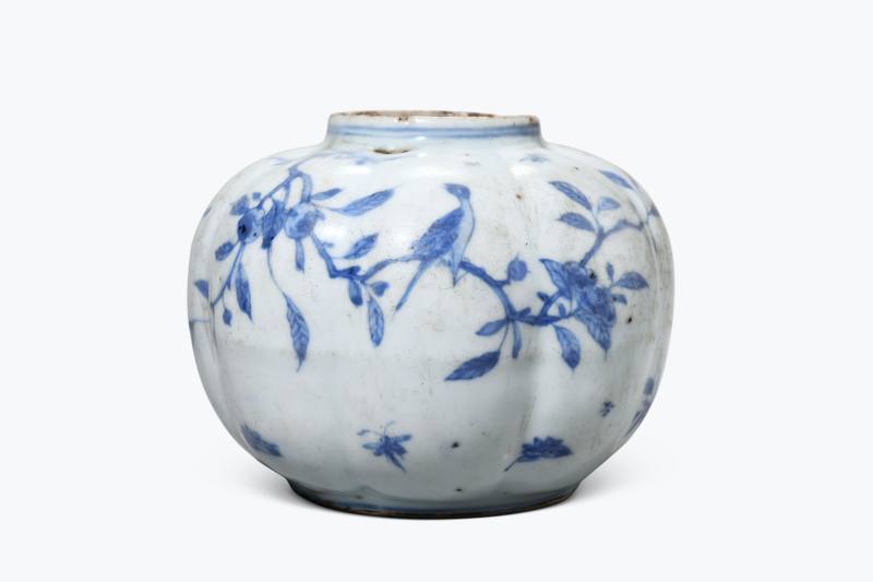 明晚期  青花花鸟纹瓜棱罐