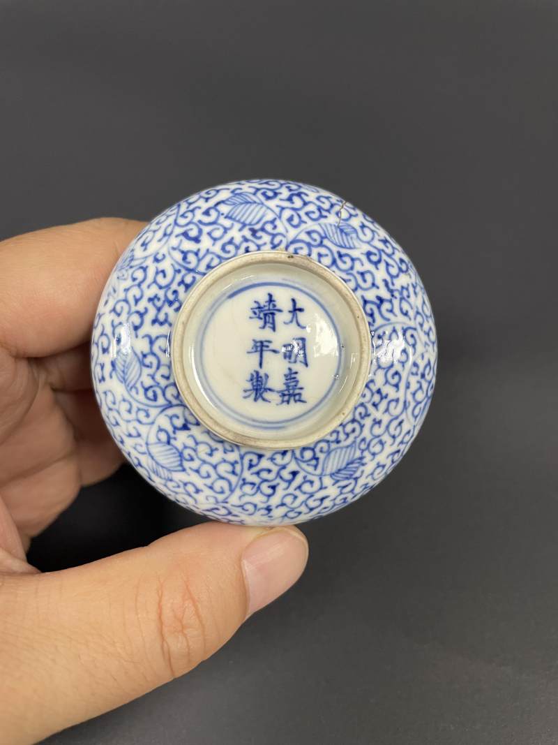 清康熙  青花缠枝花卉纹小荸荠瓶 - 图8