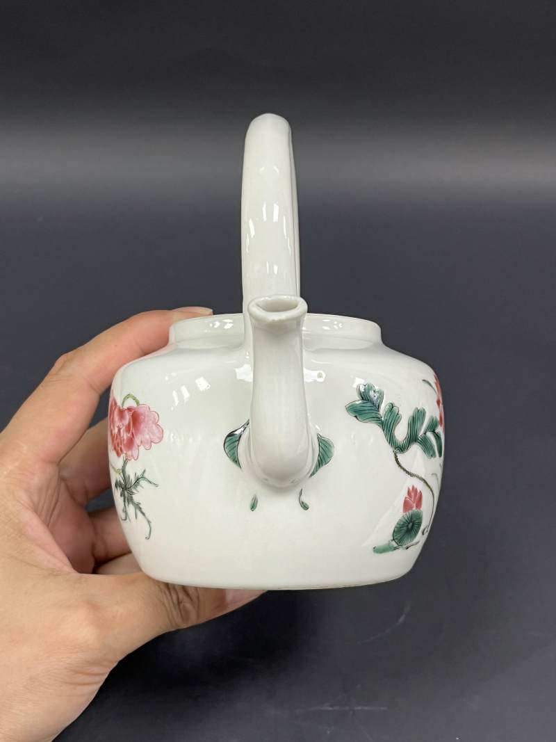 明晚期、清雍正  粉彩花卉纹壶、青花人物纹壶各一件 - 图7