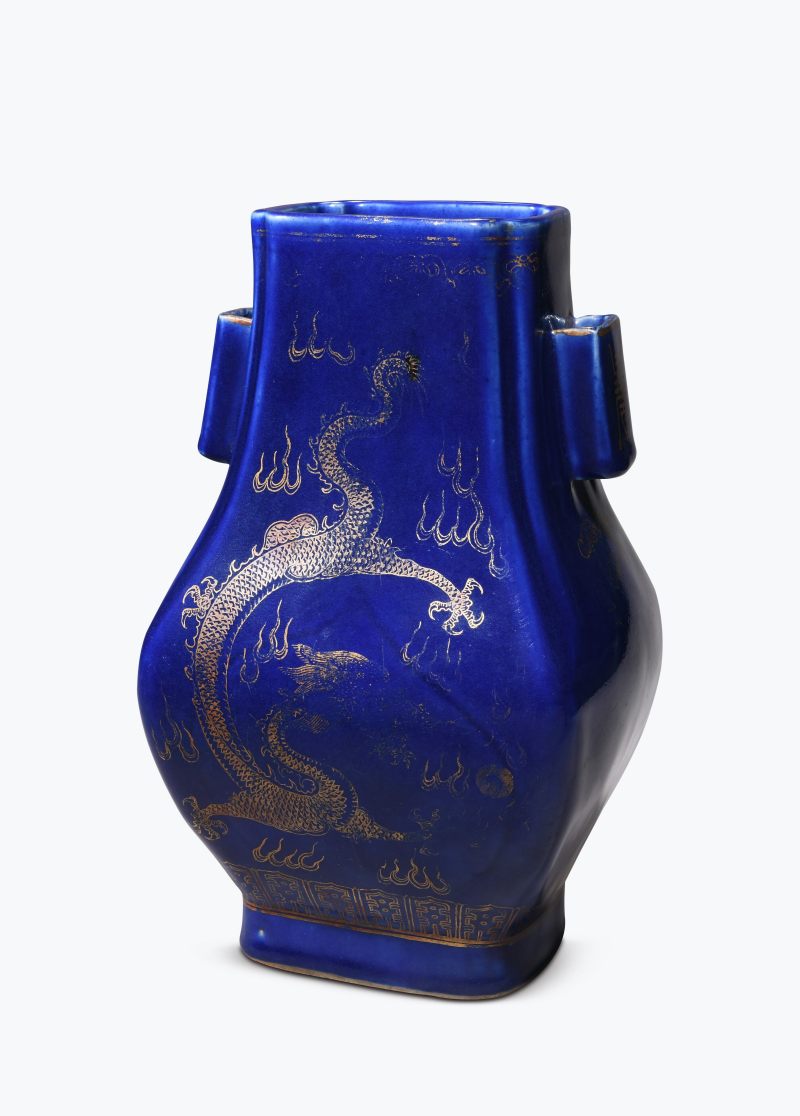 清晚期  蓝釉描金云龙纹贯耳瓶