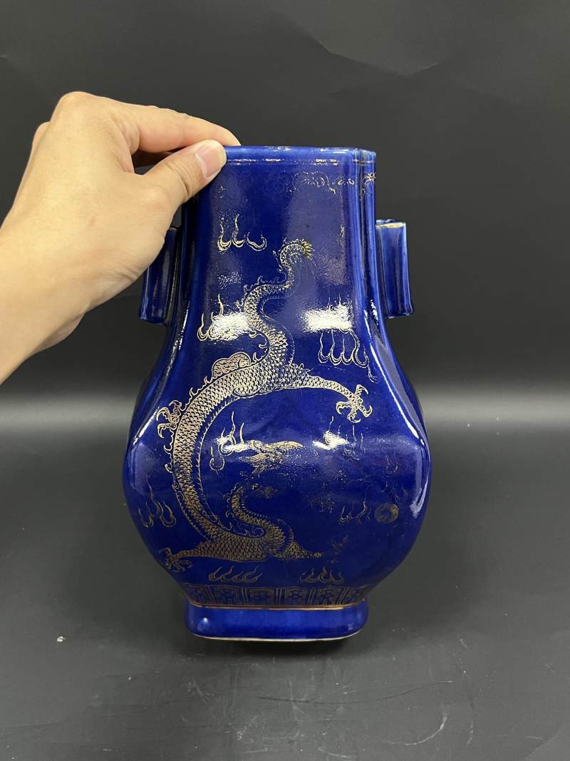 清晚期  蓝釉描金云龙纹贯耳瓶 - 图2