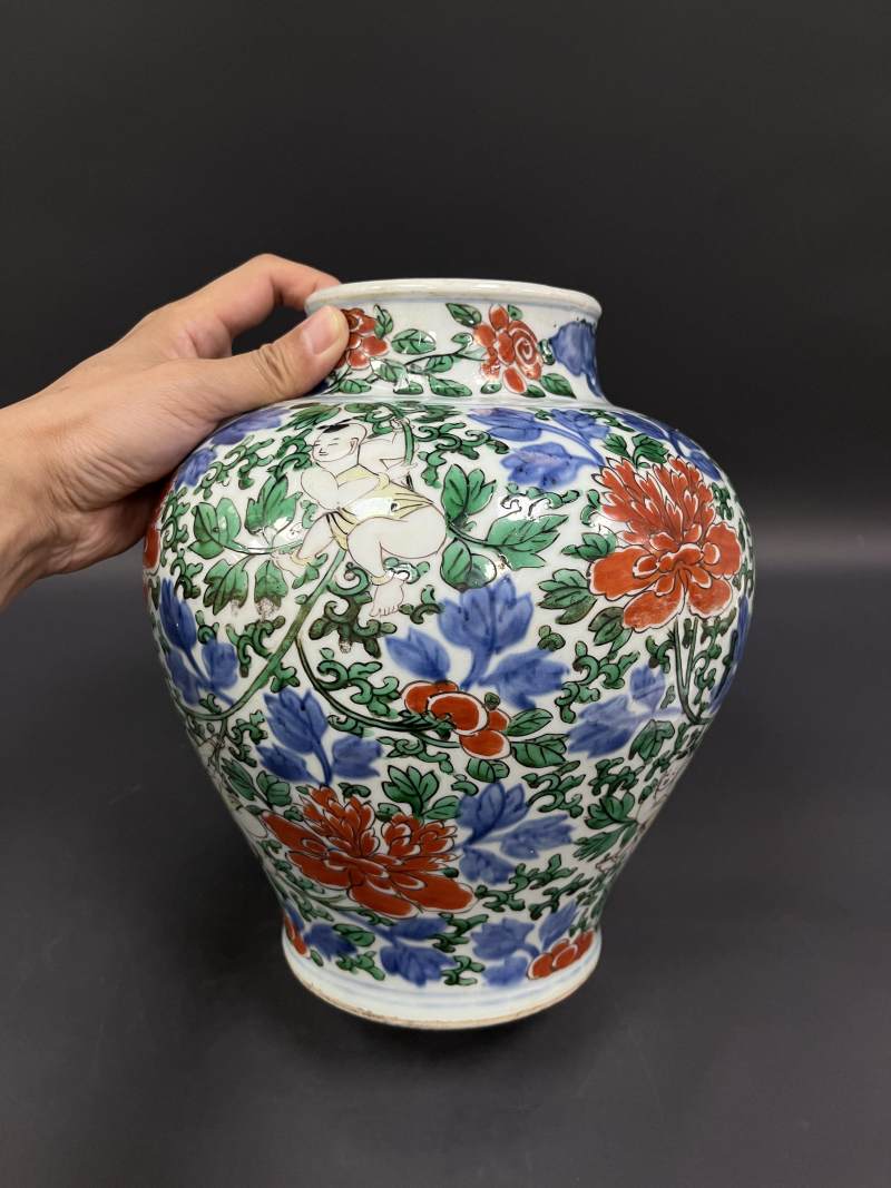 清顺治  青花五彩连生贵子图将军罐、穿花狮纹小盖罐各一件 - 图19