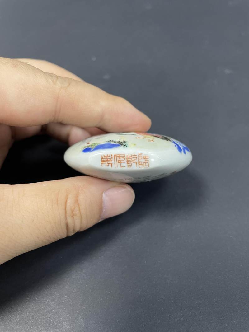 清乾隆  粉彩鸡缸诗文烟壶 - 图16