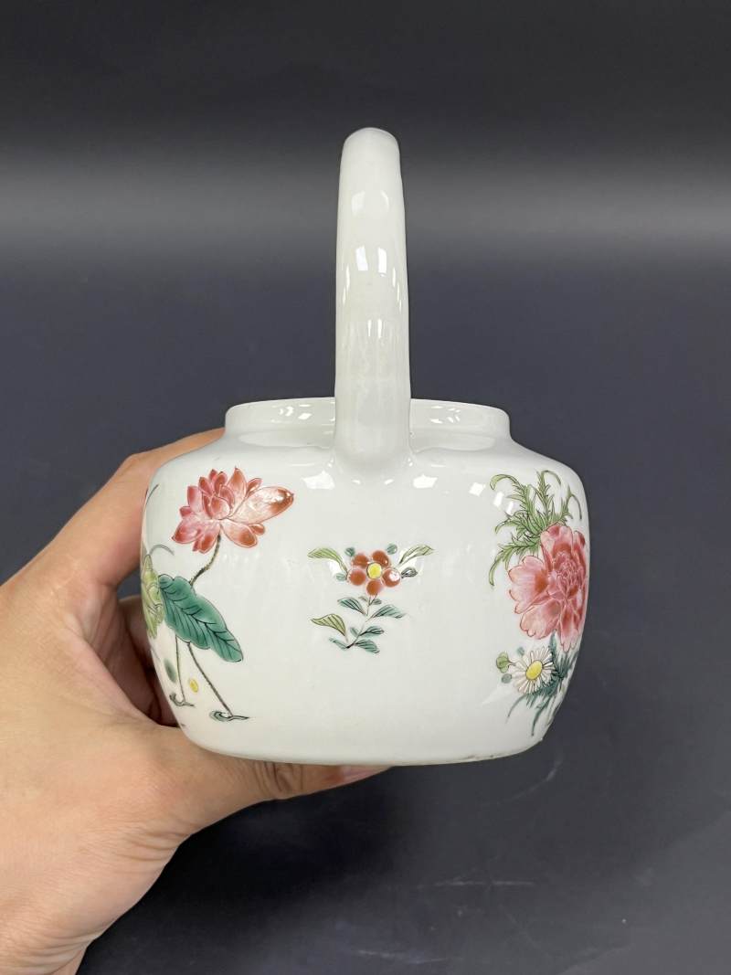 明晚期、清雍正  粉彩花卉纹壶、青花人物纹壶各一件 - 图9