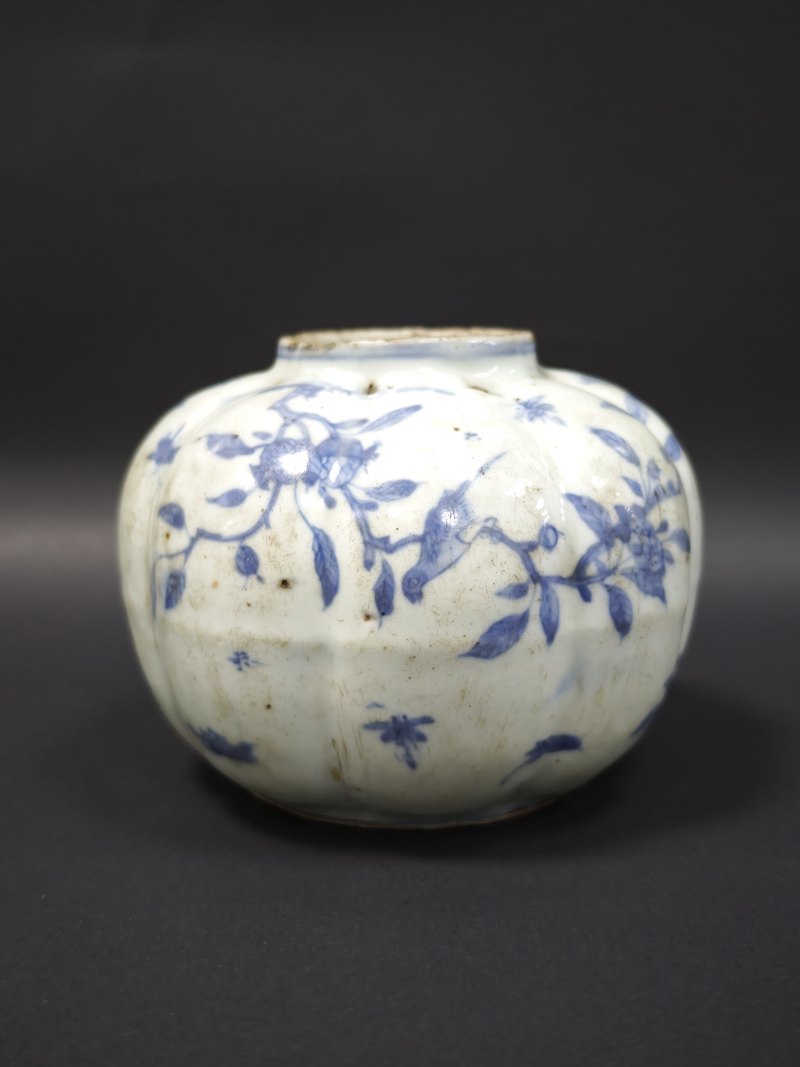 明晚期  青花花鸟纹瓜棱罐 - 图3