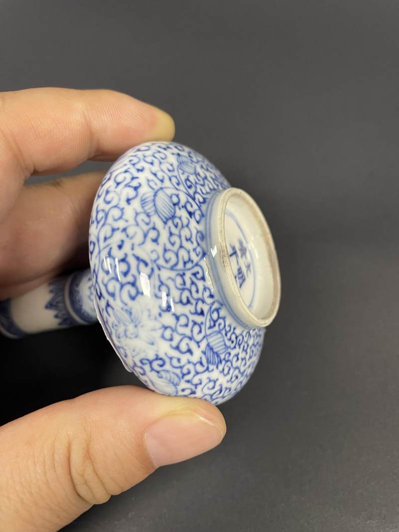清康熙  青花缠枝花卉纹小荸荠瓶 - 图10