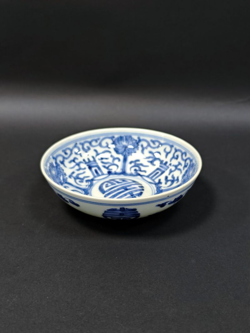 清雍正  青花缠枝莲寿字卧足碗 - 图4
