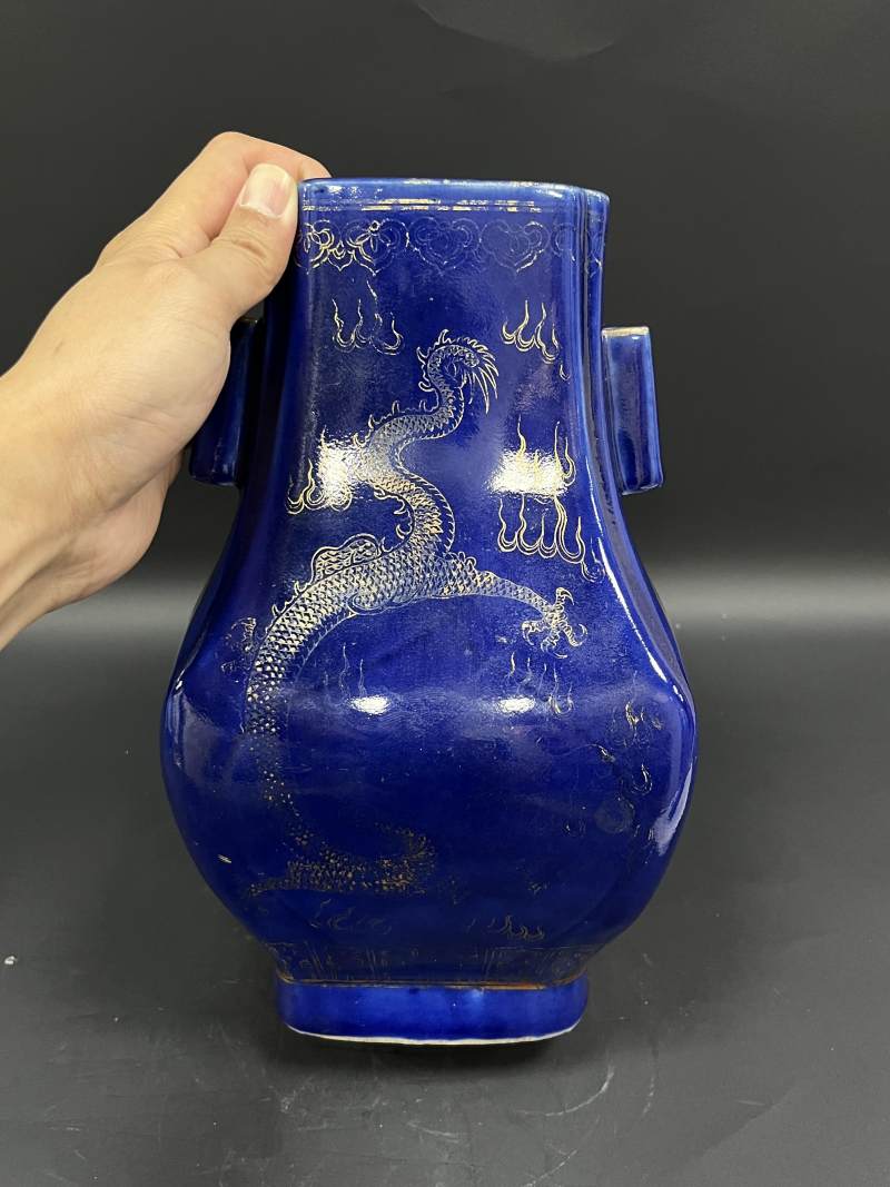 清晚期  蓝釉描金云龙纹贯耳瓶 - 图4