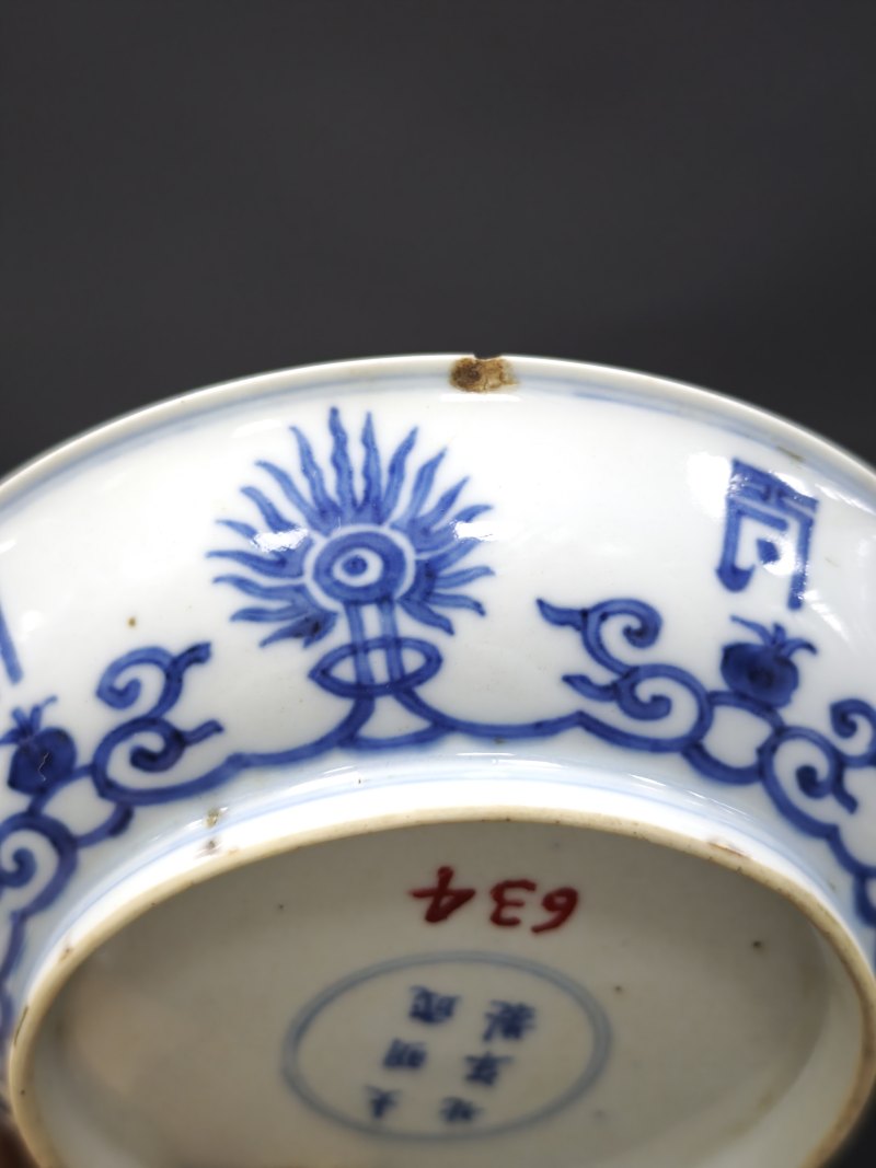 清康熙  青花缠枝花卉梵文盘 - 图5