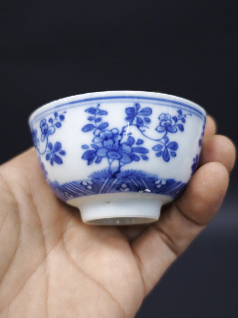 清康熙  青花内云鹤纹外花卉纹杯一对 - 图5