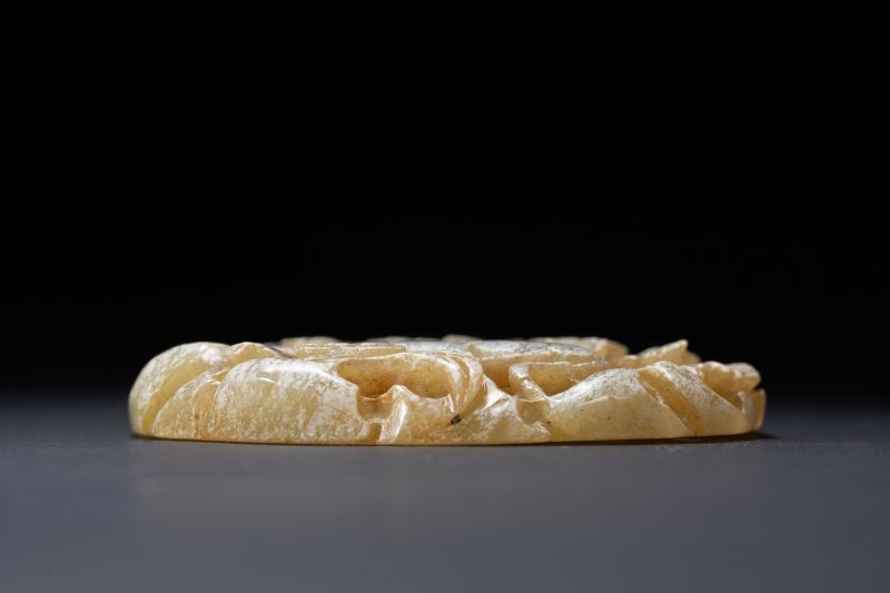 明  玉灰皮雕秋山带饰 - 图5
