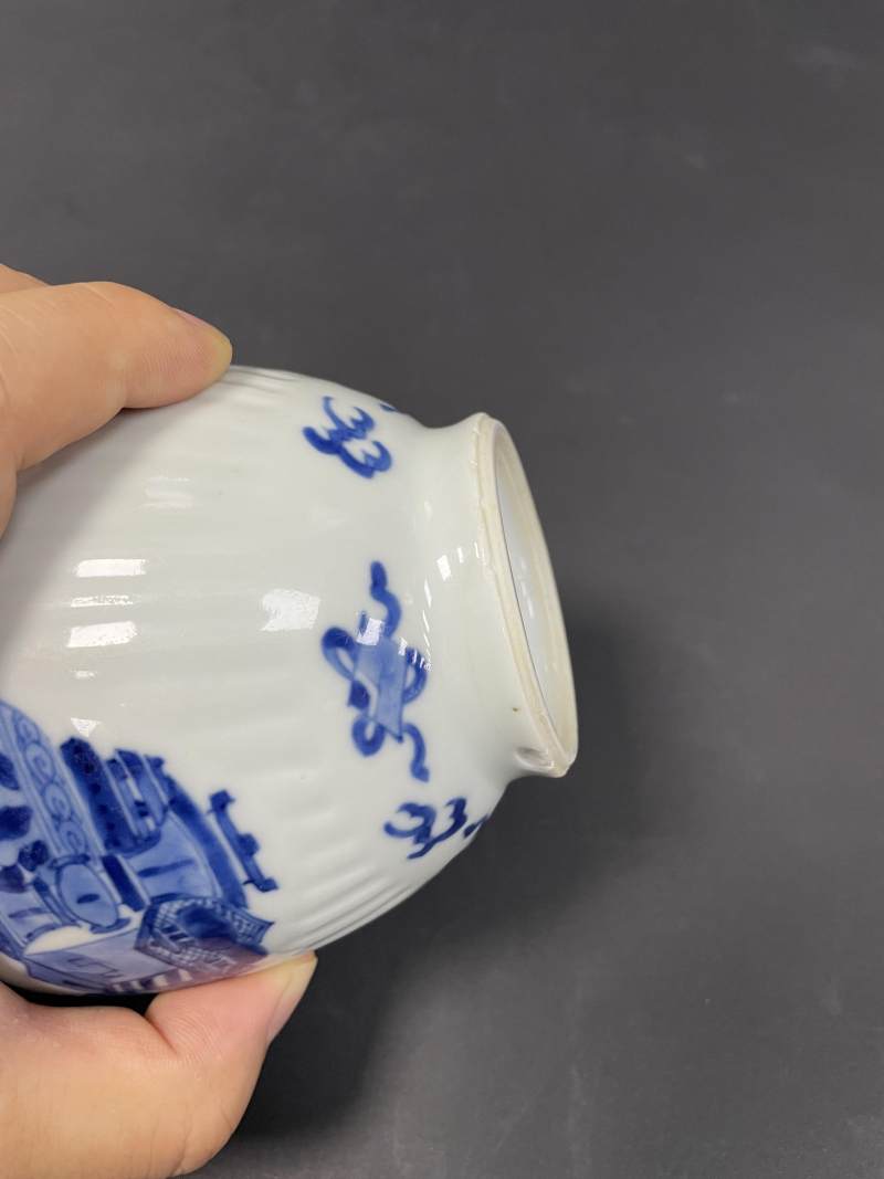 清康熙  青花开光瓶花博古诗文瓜棱罐 - 图12
