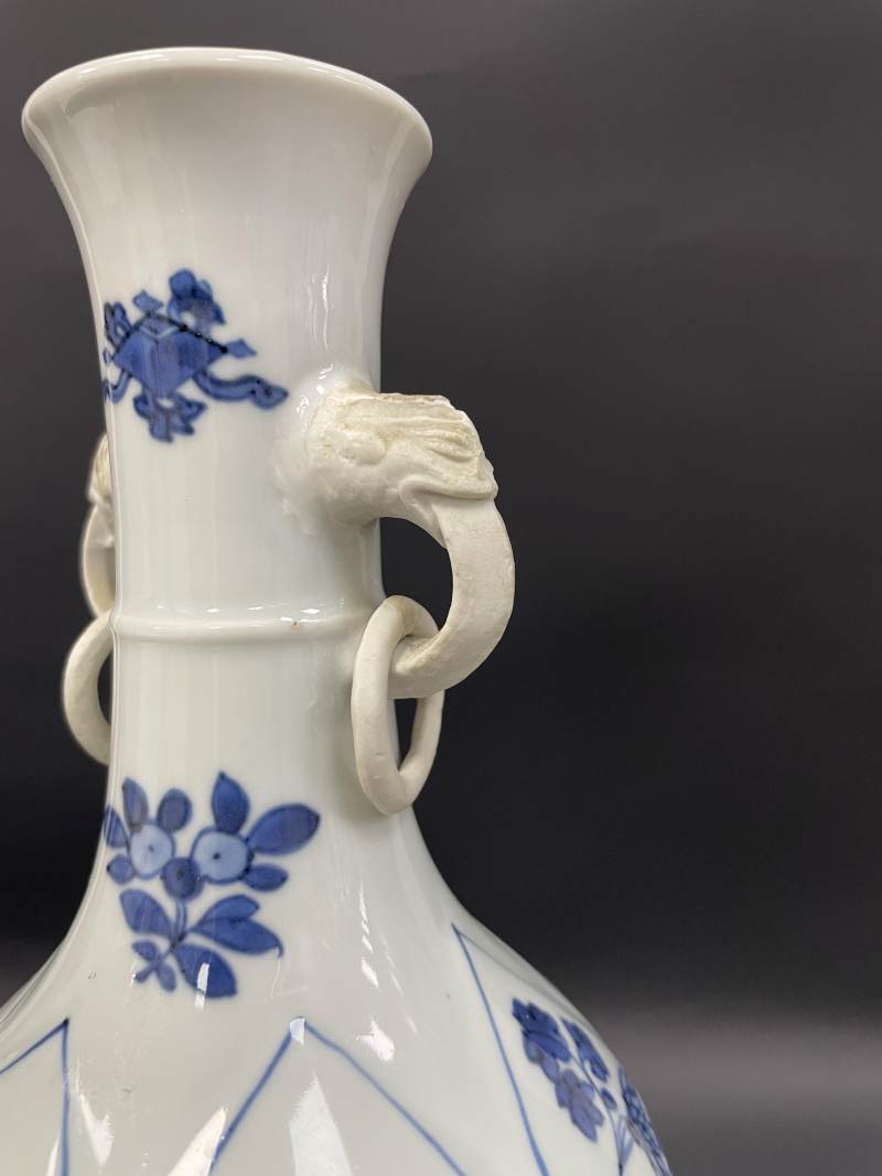 清康熙  青花莲瓣开光四季花卉纹螭耳衔环瓶 - 图11