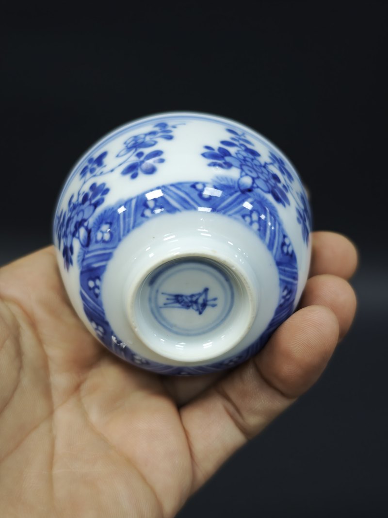 清康熙  青花内云鹤纹外花卉纹杯一对 - 图6
