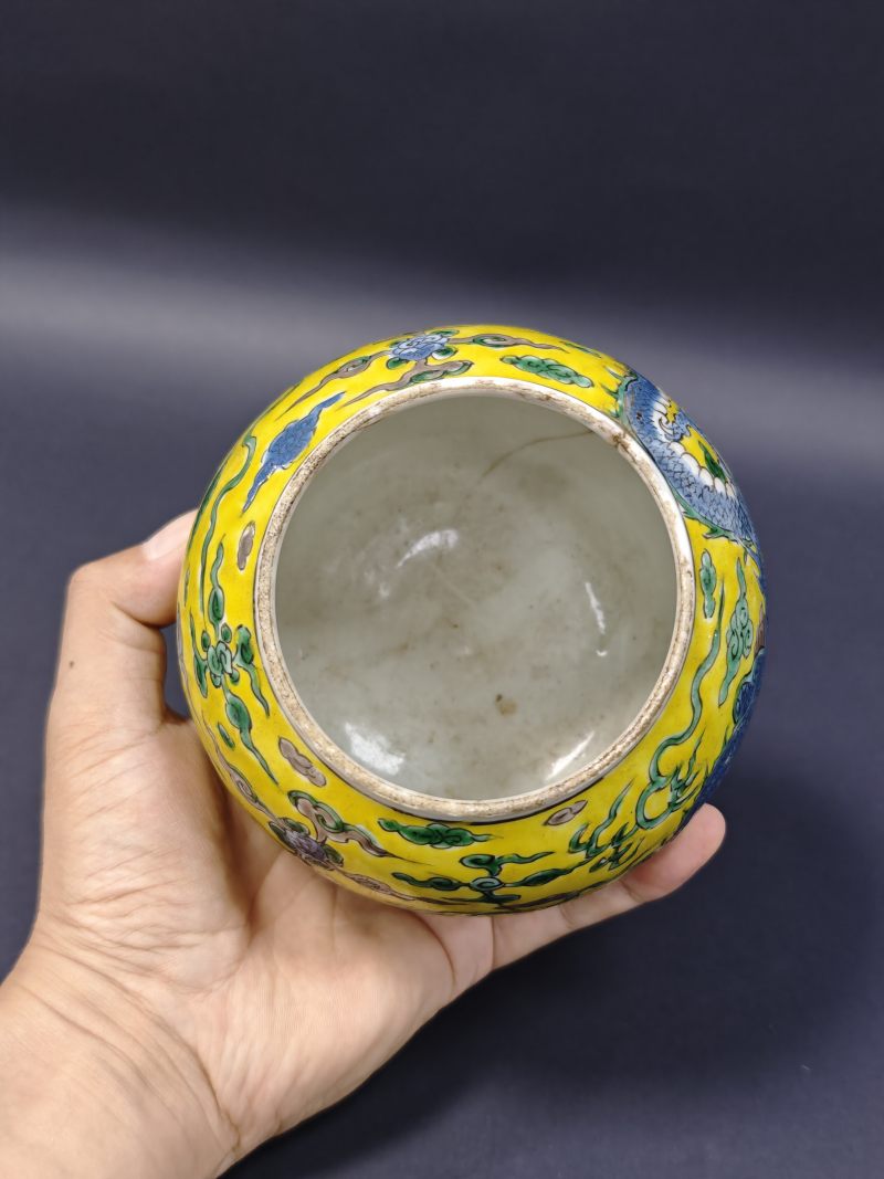 清雍正  黄地粉彩云龙纹水丞 - 图6